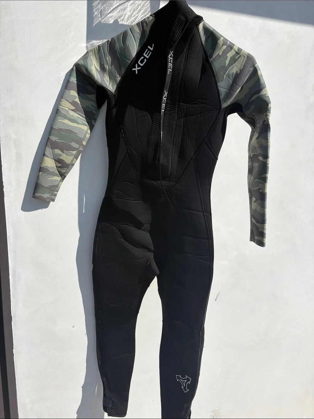 XCEL 3/2mm Boys Black Wetsuit with Camo Sleeves